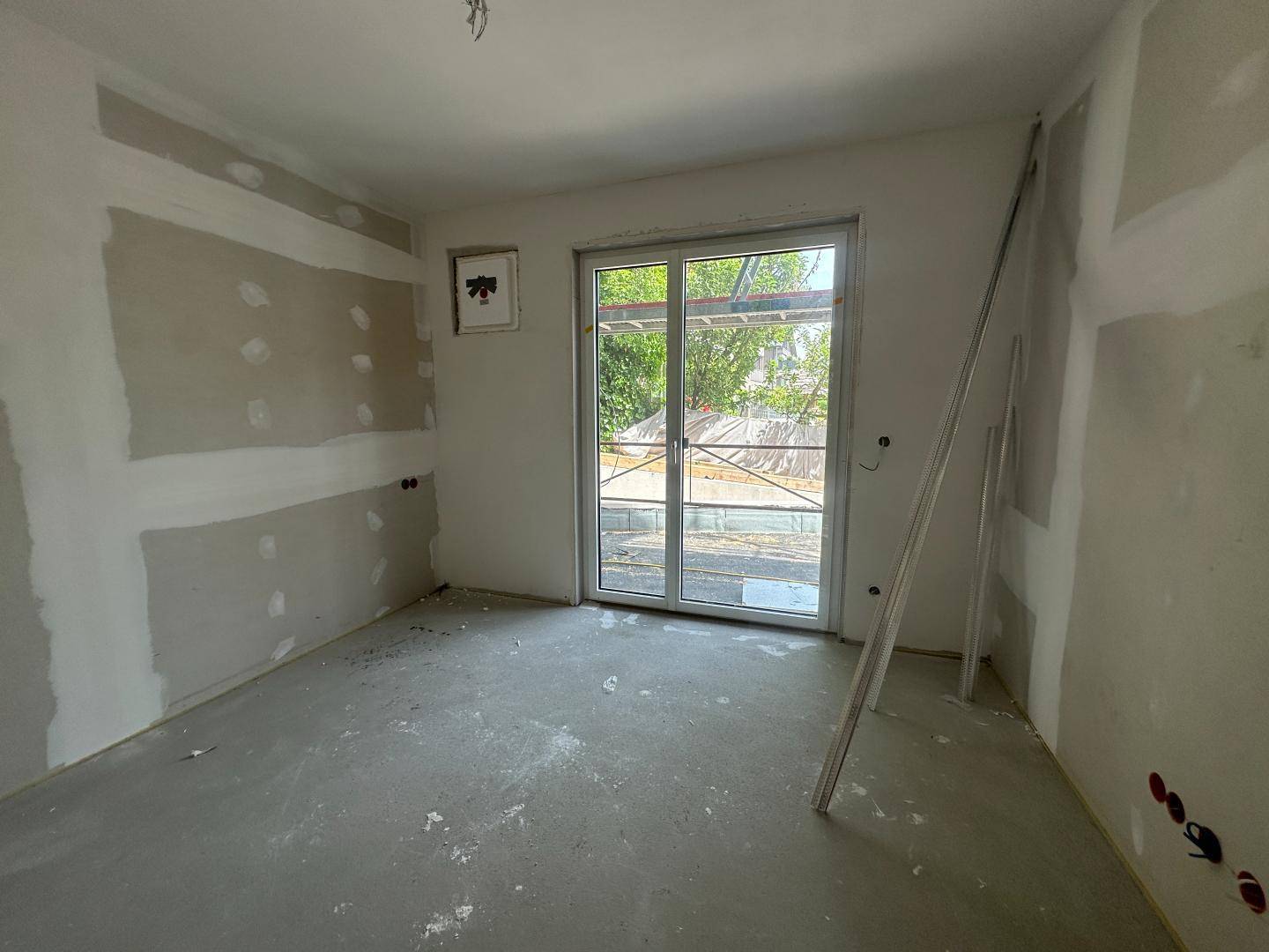 Schlafzimmer mit Ausgang auf die Terrasse