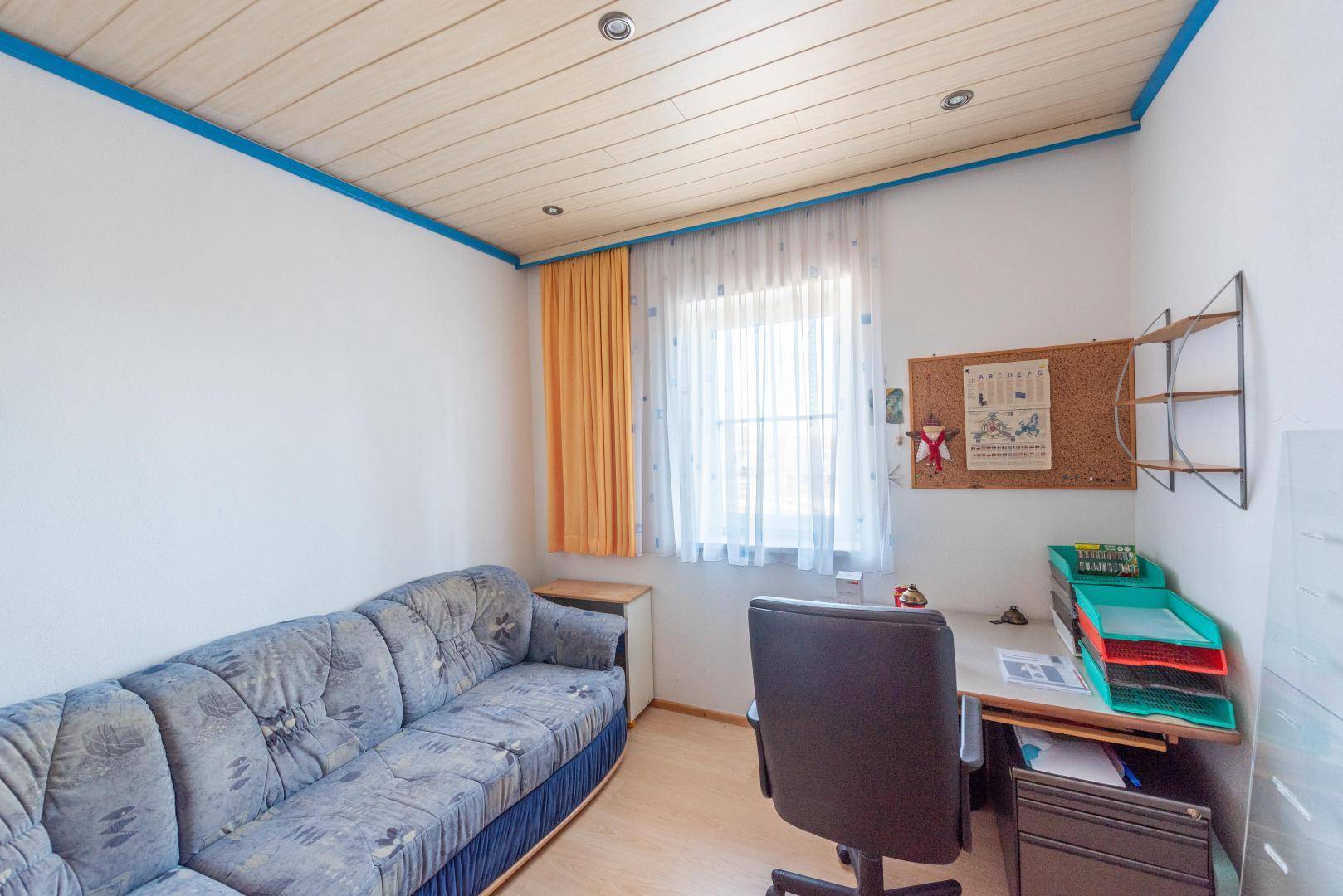 Zimmer/Büro (EG)