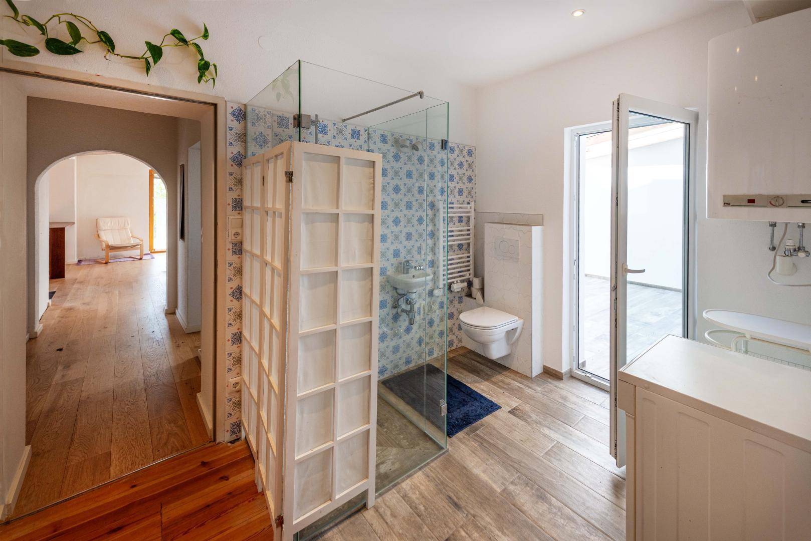 Dusche/WC zum Ausgang in Wintergarten