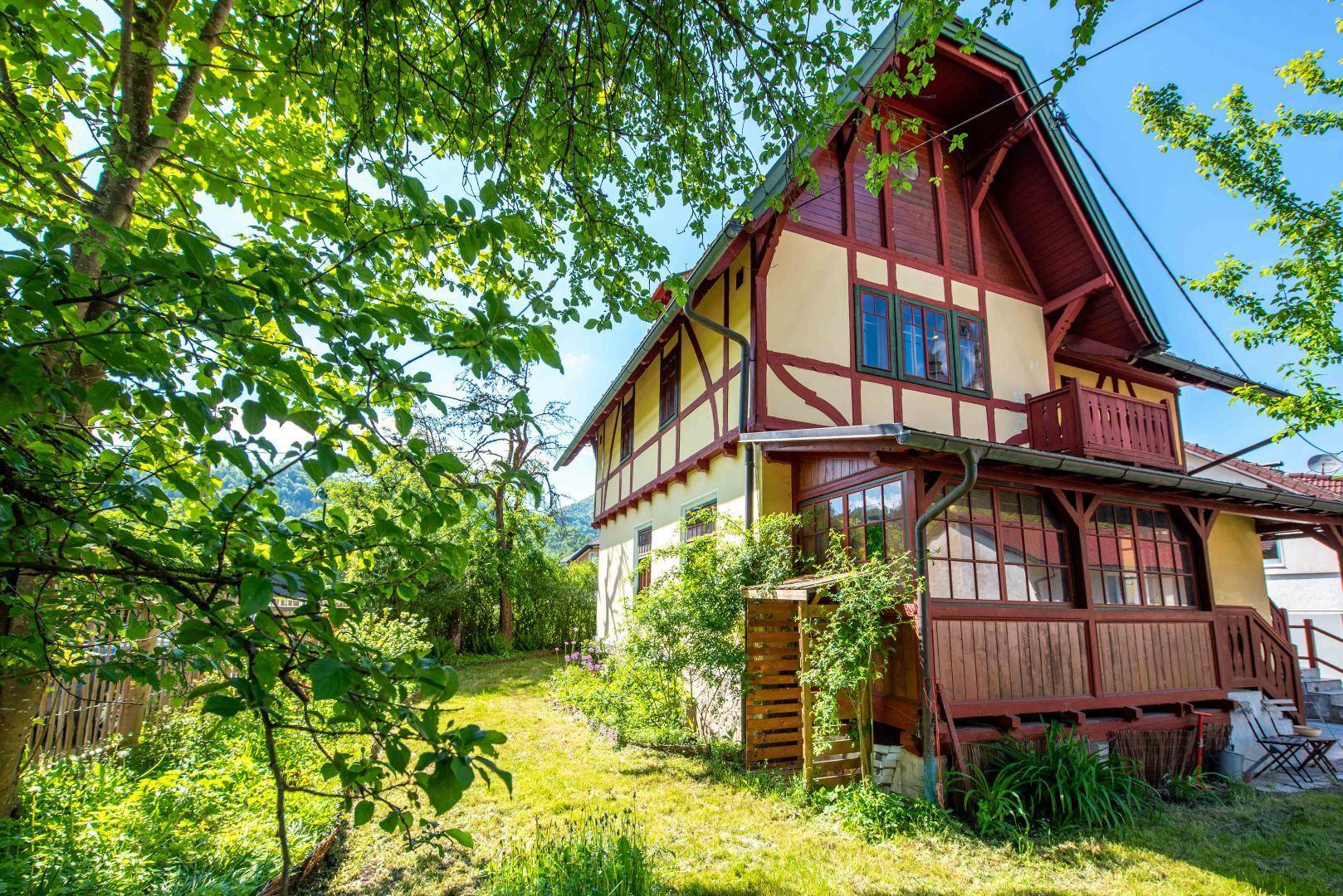 Villa mit Naturgarten
