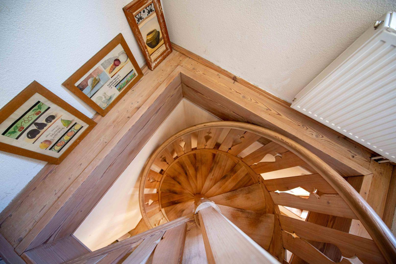 hochwertige Holzwendeltreppe