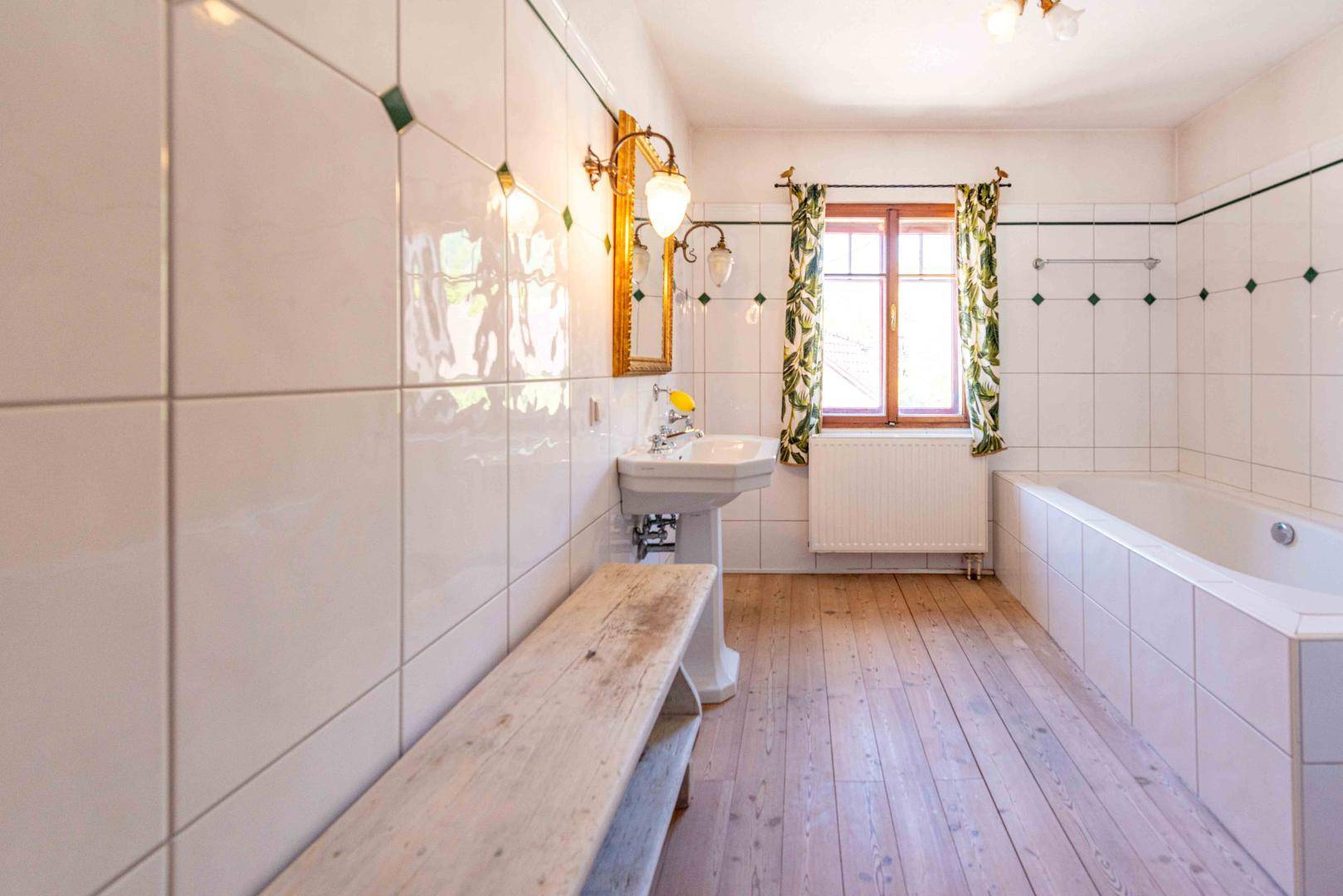 gepflegtes Badezimmer