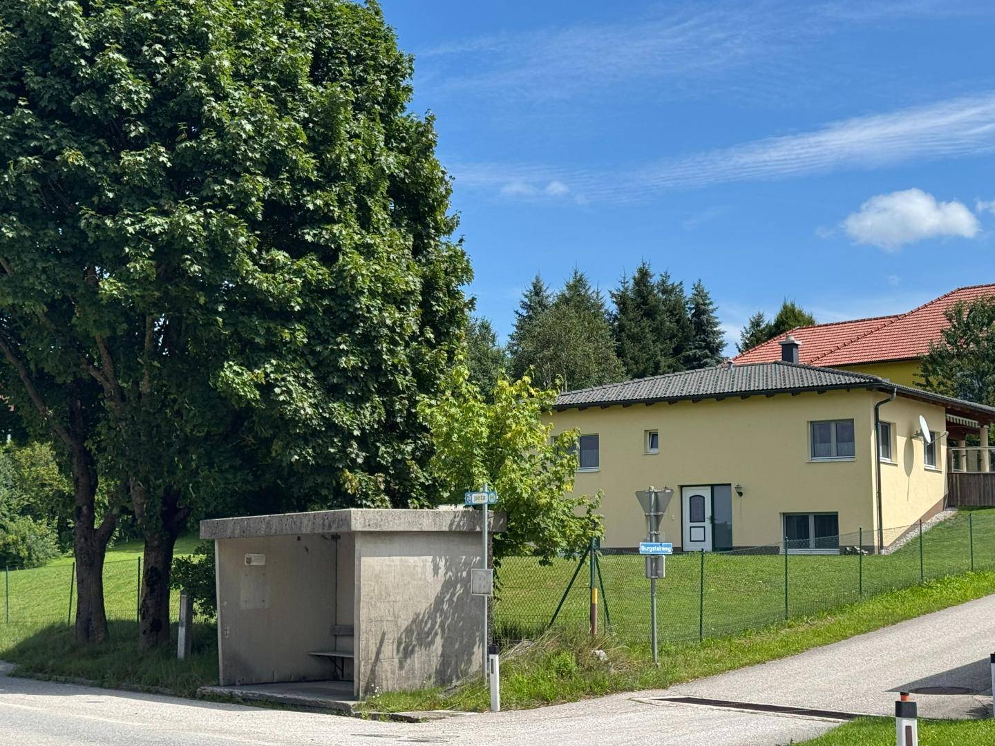direkt an der Bushaltestelle