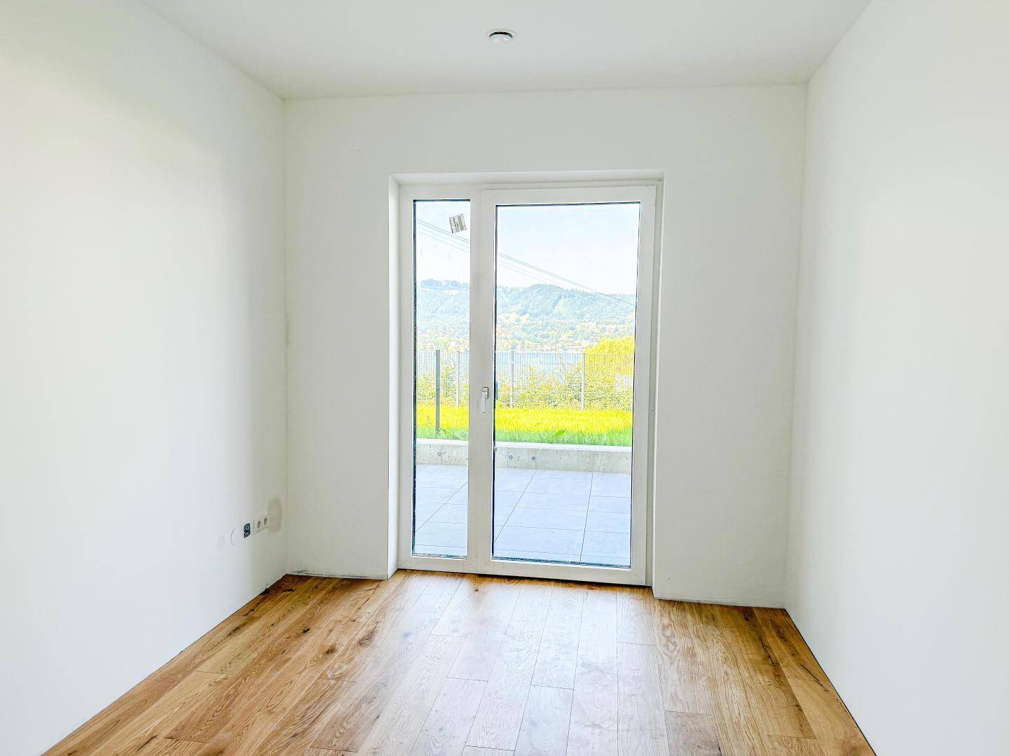 Schlafzimmer II mit Ausgang in den Garten