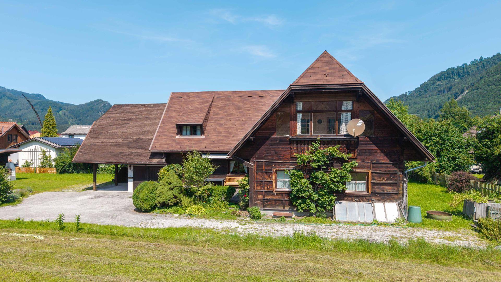 hübsches, großzügiges Holzhaus
