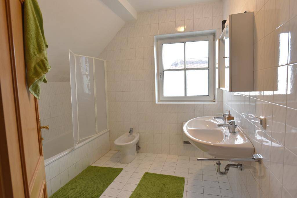 Badezimmer mit Badewanne