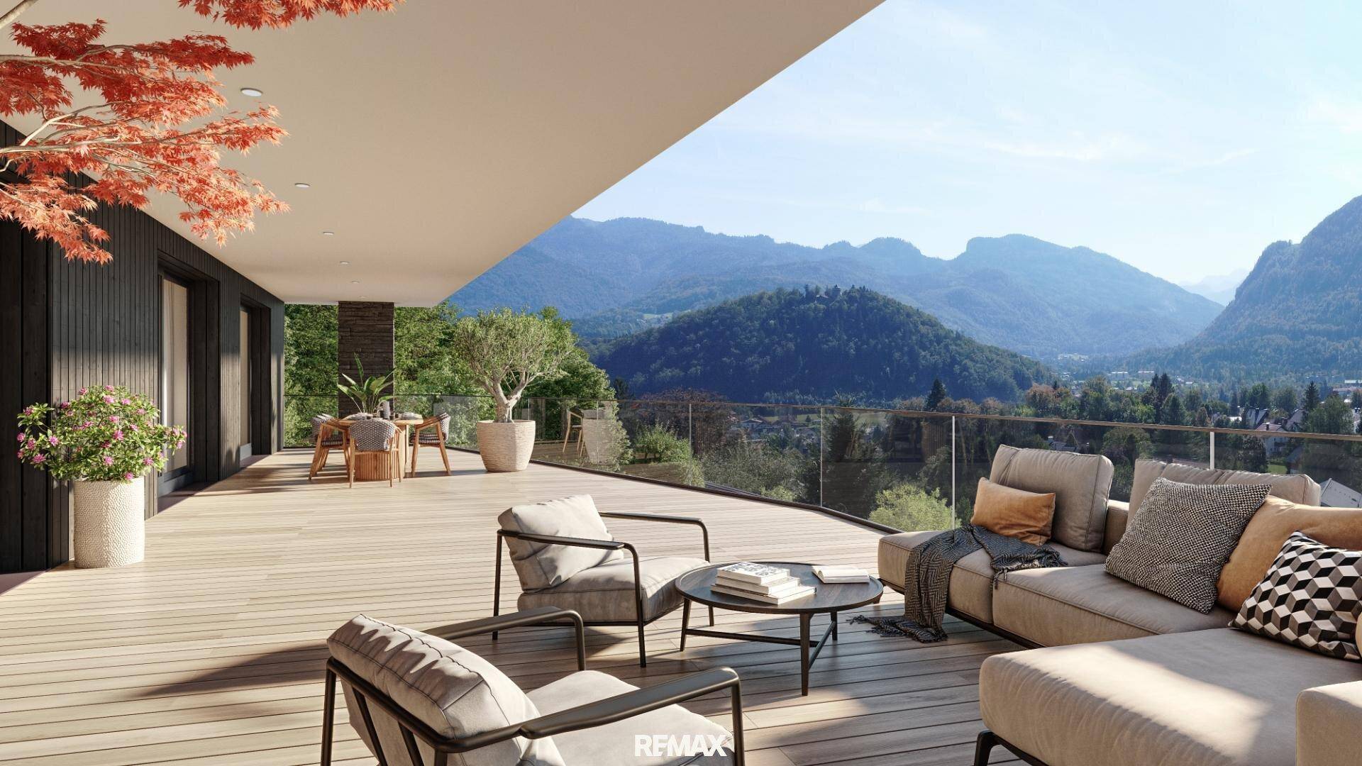 Geräumige Terrasse mit Holzboden, modernen Möbeln und atemberaubendem Bergblick.