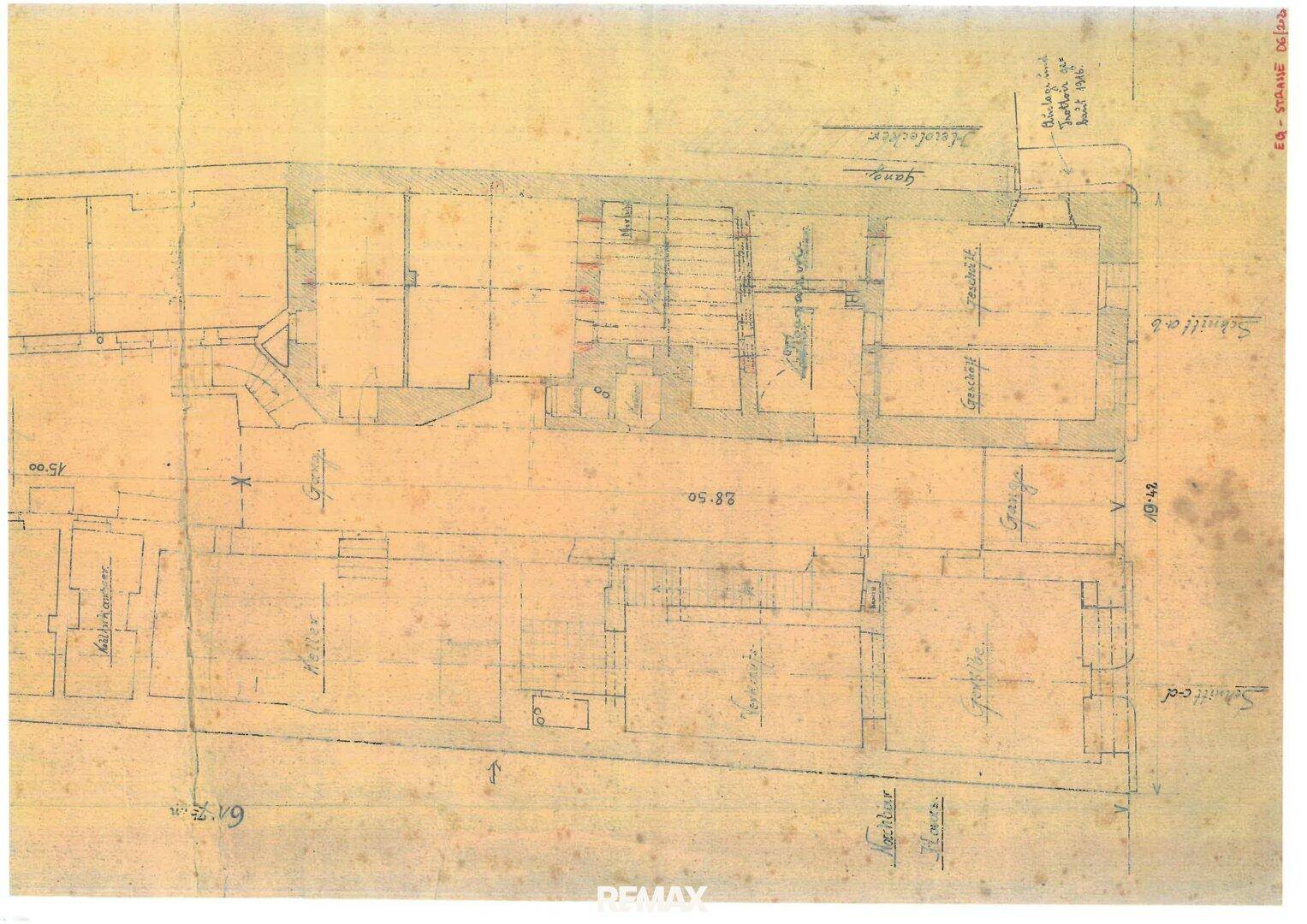 Historischer Grundrissplan eines Gebäudes mit verschiedenen Räumen und Abmessungen.