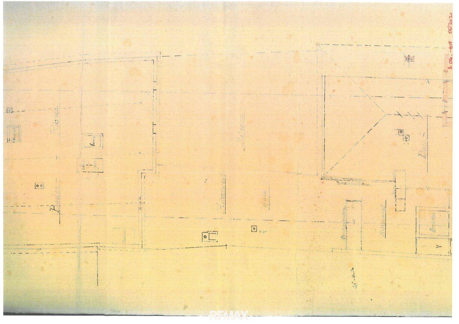 Alter Grundrissplan mit groben Umrissen und potenziellen Erweiterungsbereichen.