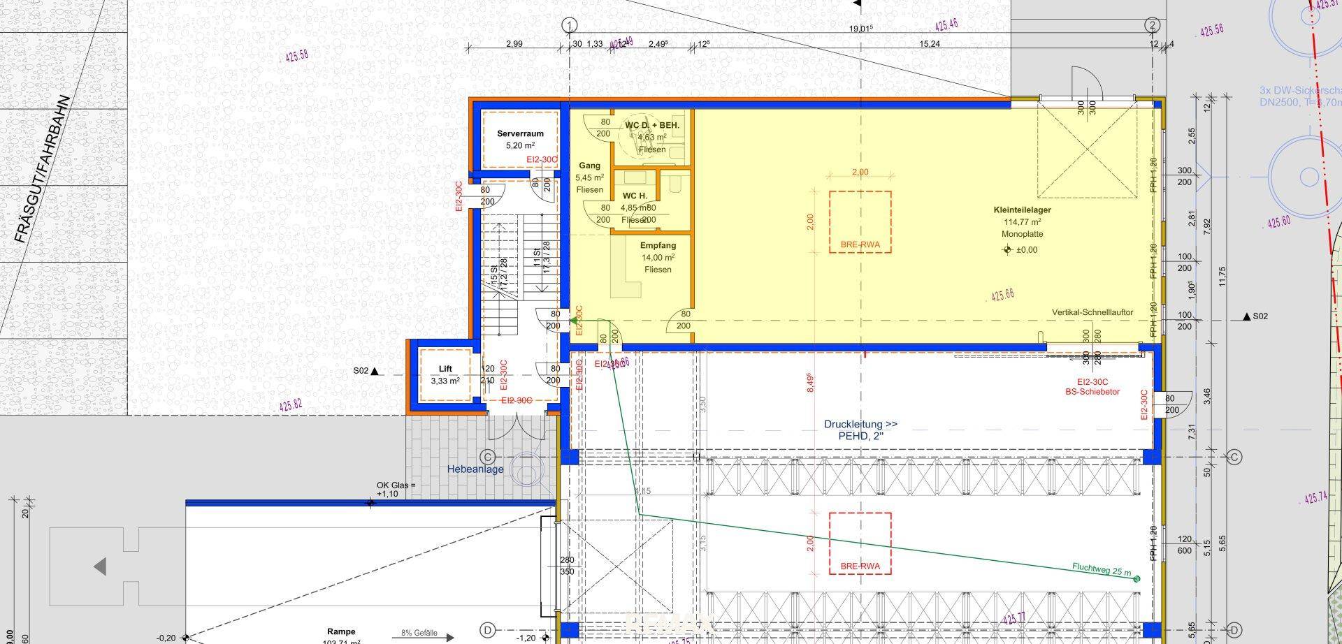 Detaillierter Grundrissplan eines Gebäudes mit Tiefgarage, Treppenhaus und verschiedenen Nutzflächen auf mehreren Ebenen.