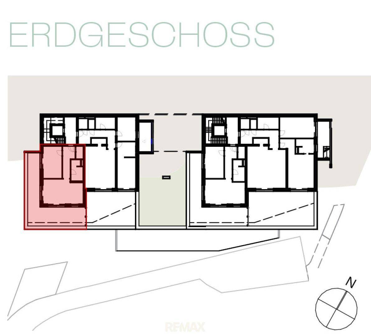 Grundriss des Erdgeschosses mit offener Raumaufteilung und Zugang zu Außenbereichen.