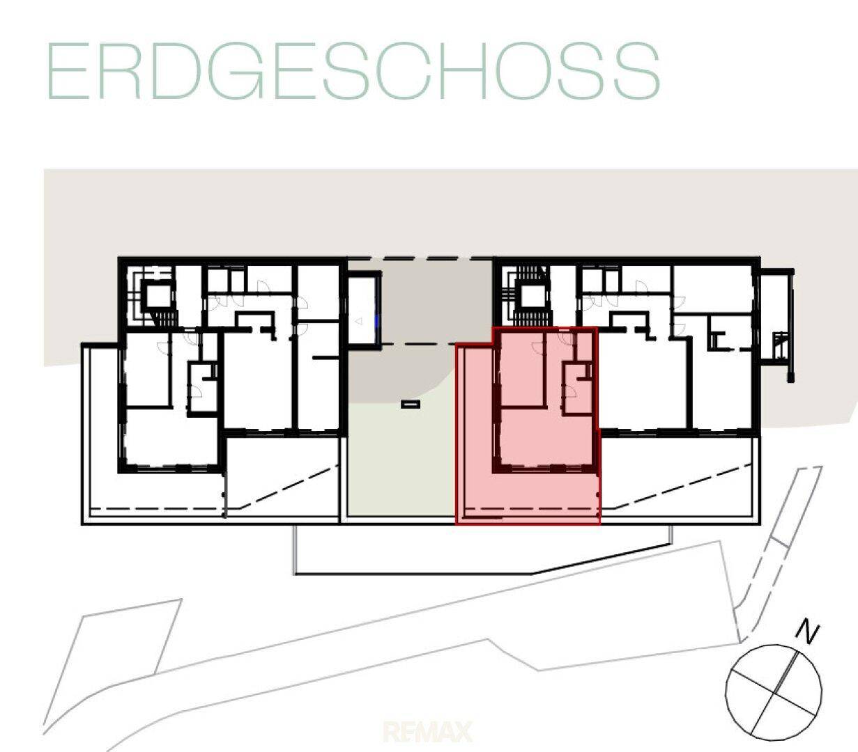 Übersichtsplan des Erdgeschosses mit mehreren Wohneinheiten und Terrassenbereichen.