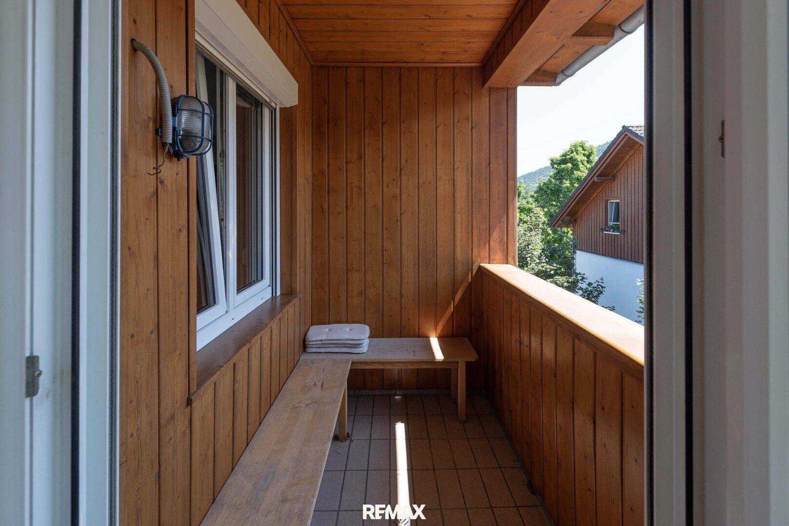 Dachgeschosswohnung mit Loggia und herrlichem Bergblick ! - Ansicht 2