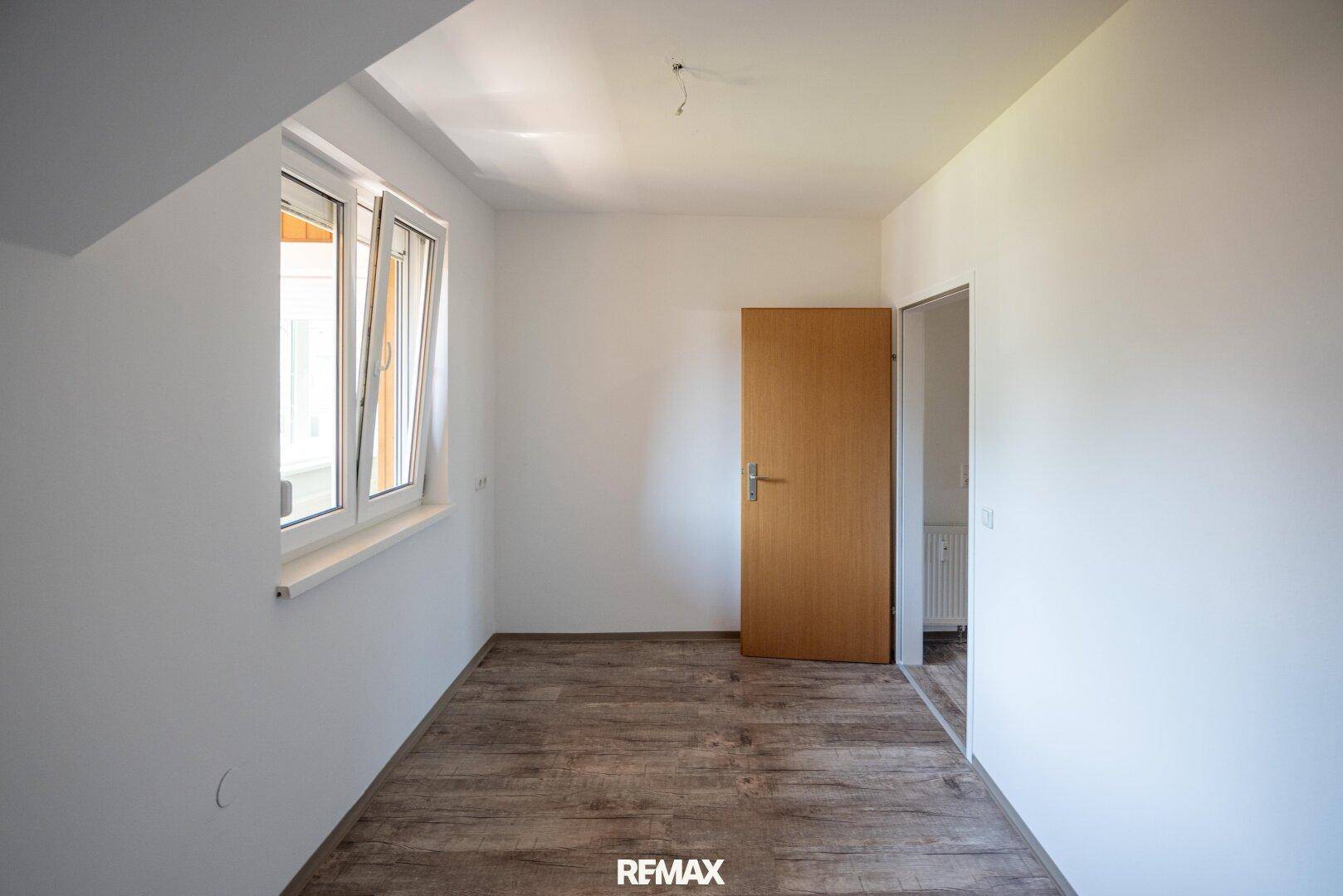 Dachgeschosswohnung mit Loggia und herrlichem Bergblick ! - Mehr