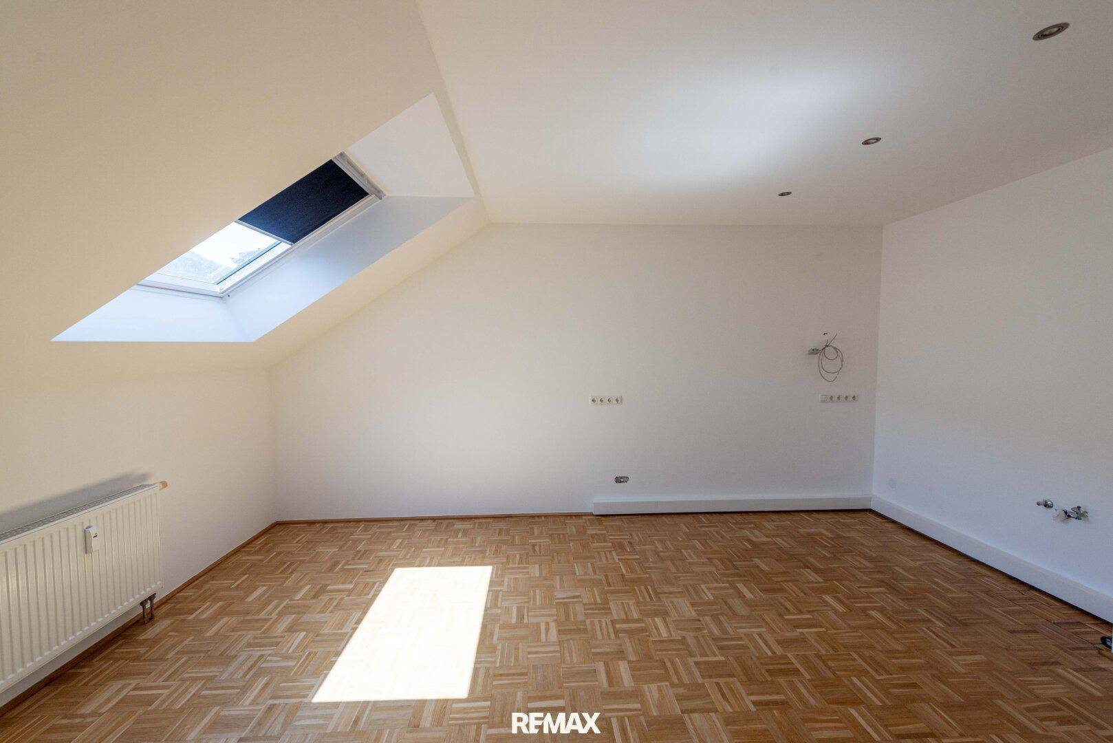 Dachgeschosswohnung mit Loggia und herrlichem Bergblick ! - Ansicht 4