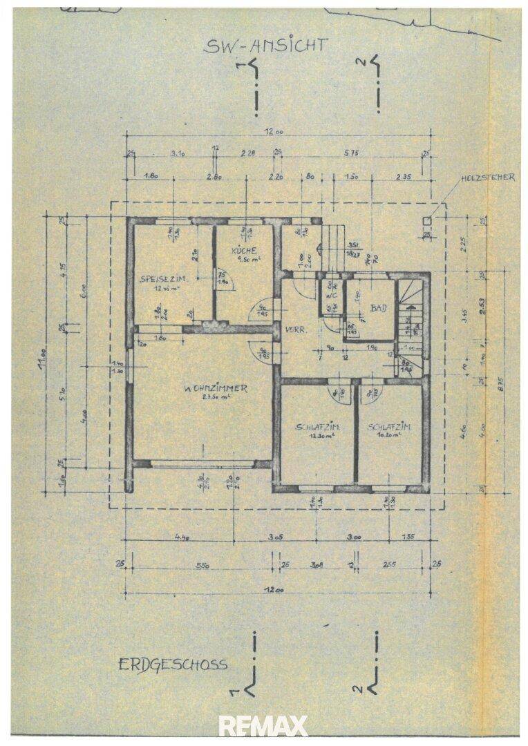 Grundriss des Erdgeschosses mit Wohnzimmer, Küche, Bad und zwei Schlafzimmern.