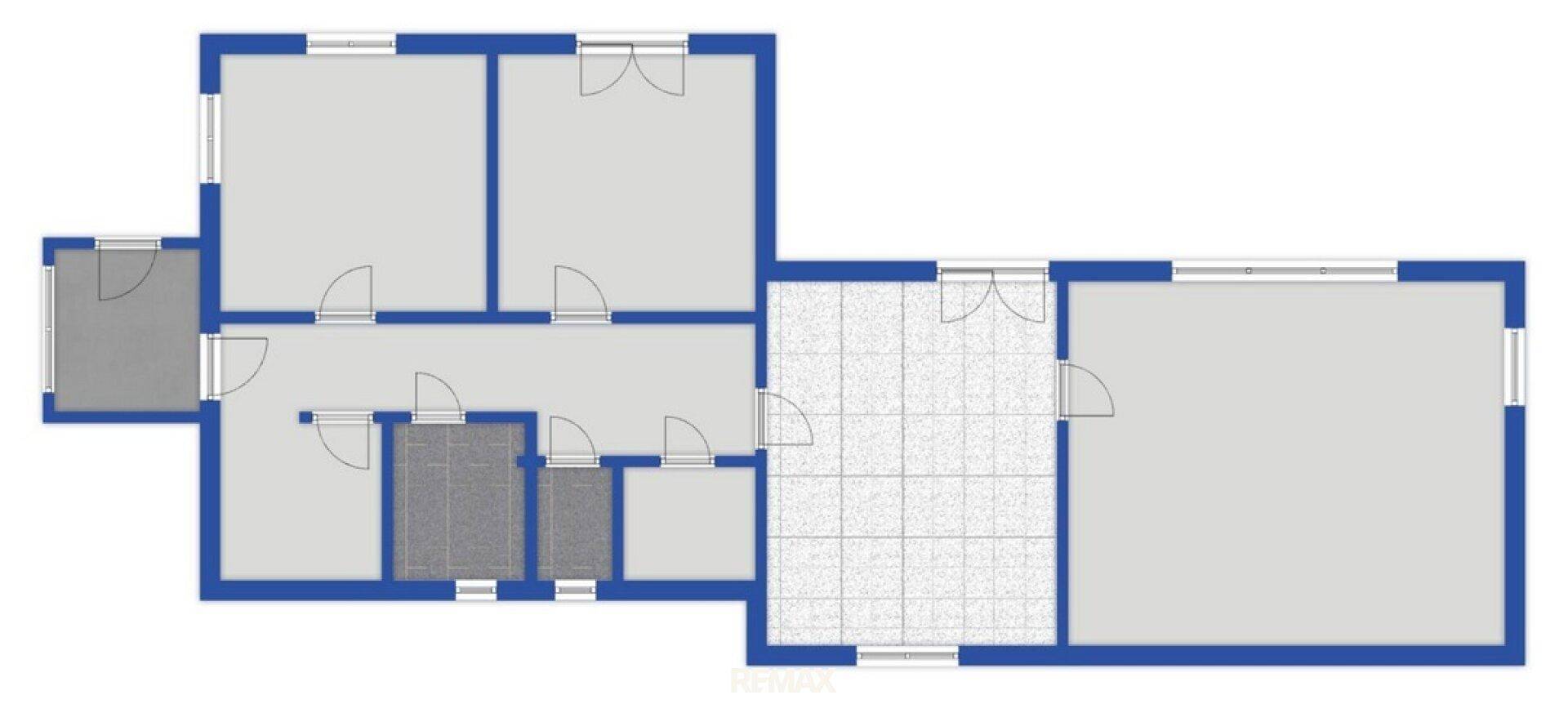 Grundriss des Erdgeschosses mit mehreren Räumen und einem Balkon.