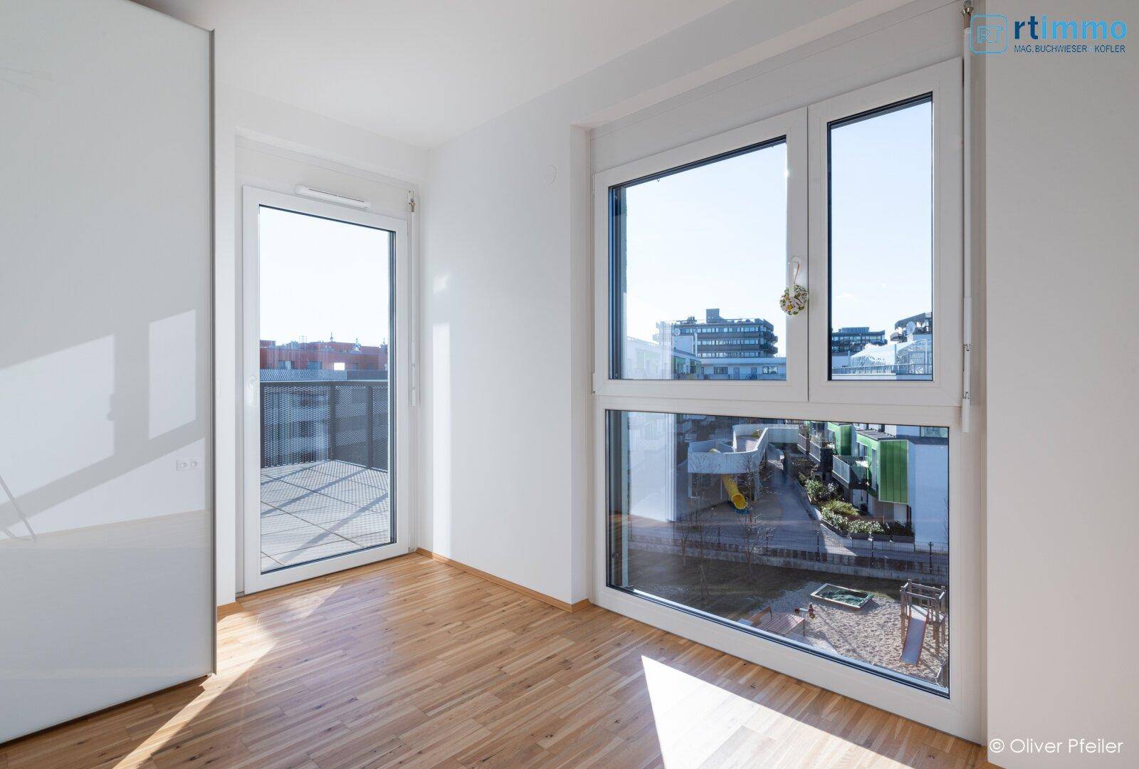 SÜDSEITIGE, MODERNE 3-ZIMMER NEUBAUWOHNUNG MIT TERRASSE, GESCHMACKVOLL TEILMÖBLIERT - Ansicht 2