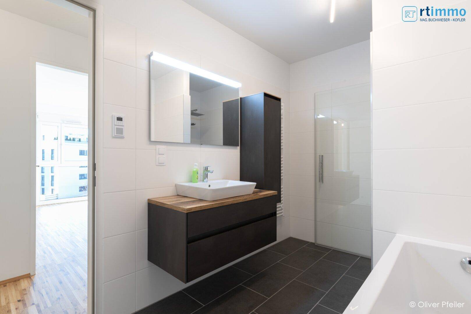 SÜDSEITIGE, MODERNE 3-ZIMMER NEUBAUWOHNUNG MIT TERRASSE, GESCHMACKVOLL TEILMÖBLIERT - Ansicht 3