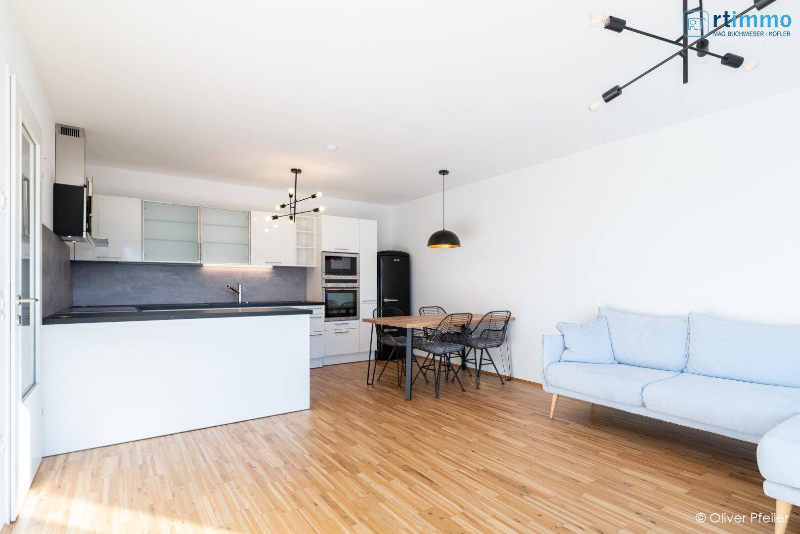 SÜDSEITIGE, MODERNE 3-ZIMMER NEUBAUWOHNUNG MIT TERRASSE, GESCHMACKVOLL TEILMÖBLIERT - Mehr