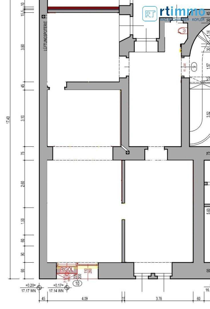 Grundrissplan des Anwesens mit Raumaufteilung und Maßangaben für die verschiedenen Bereiche.