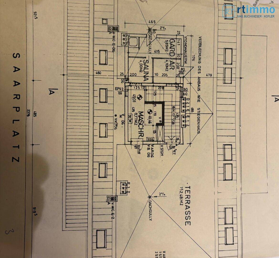 Grundrissplan des Dachgeschosses mit Sauna, Garderobe und Terrasse.