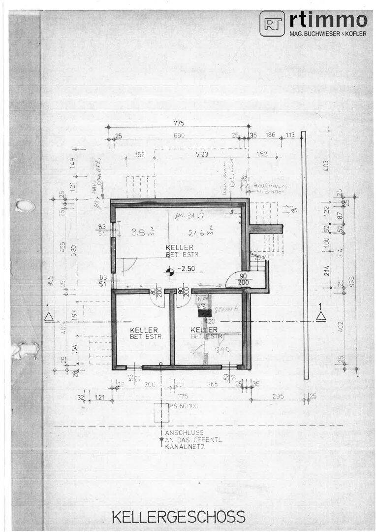 Grundriss des Kellergeschosses mit mehreren Kellerräumen und Anschluss an das Kanalnetz.