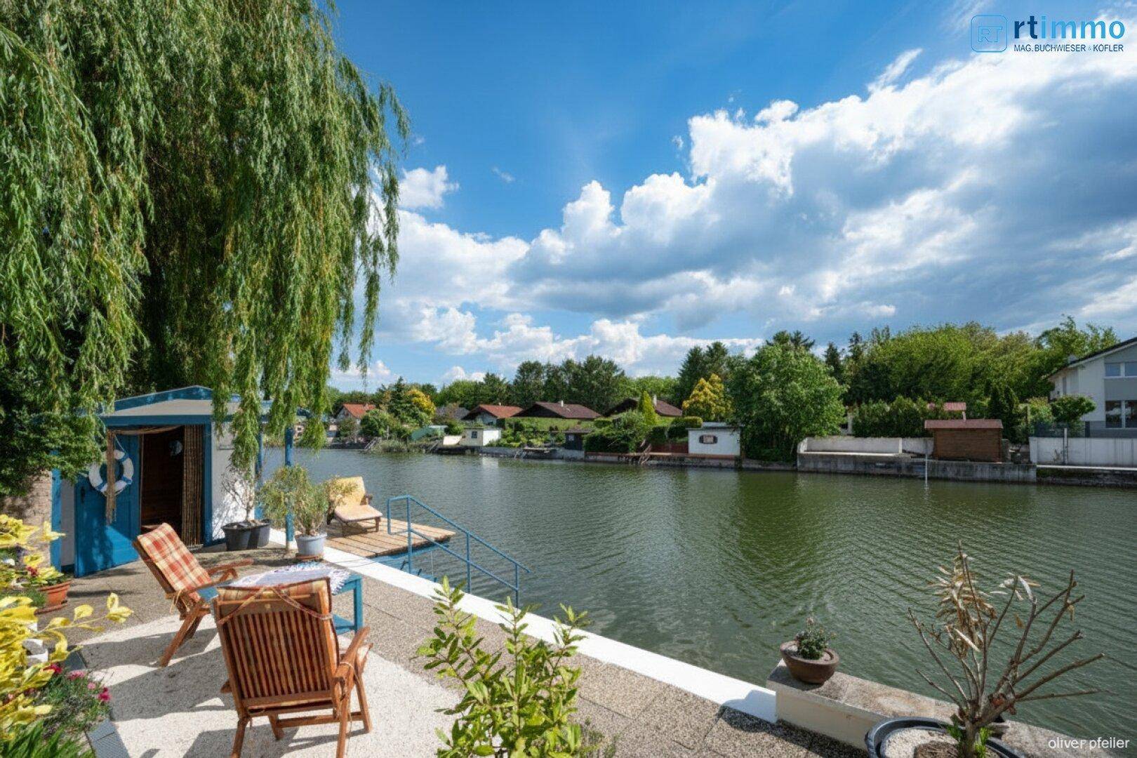 LIEBEVOLL GEPFLEGTES TRAUMHAUS AM SEE MIT KAMIN; SEETERRASSE, SOMMERHÄUSCHEN AM WASSERUND GARAGE – pohled 2