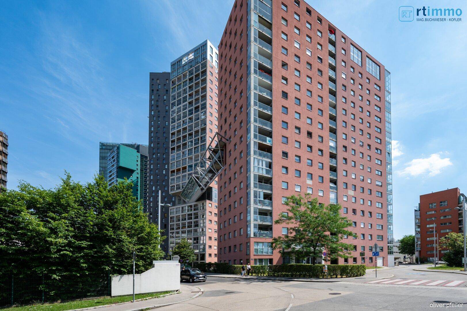 AVANT-GARDE ARCHITEKTUR COOP HIMMELBLAU: 3,5 ZIMMERWOHNUNG mit riesiger Loggia und Fernblick - Ansicht 3