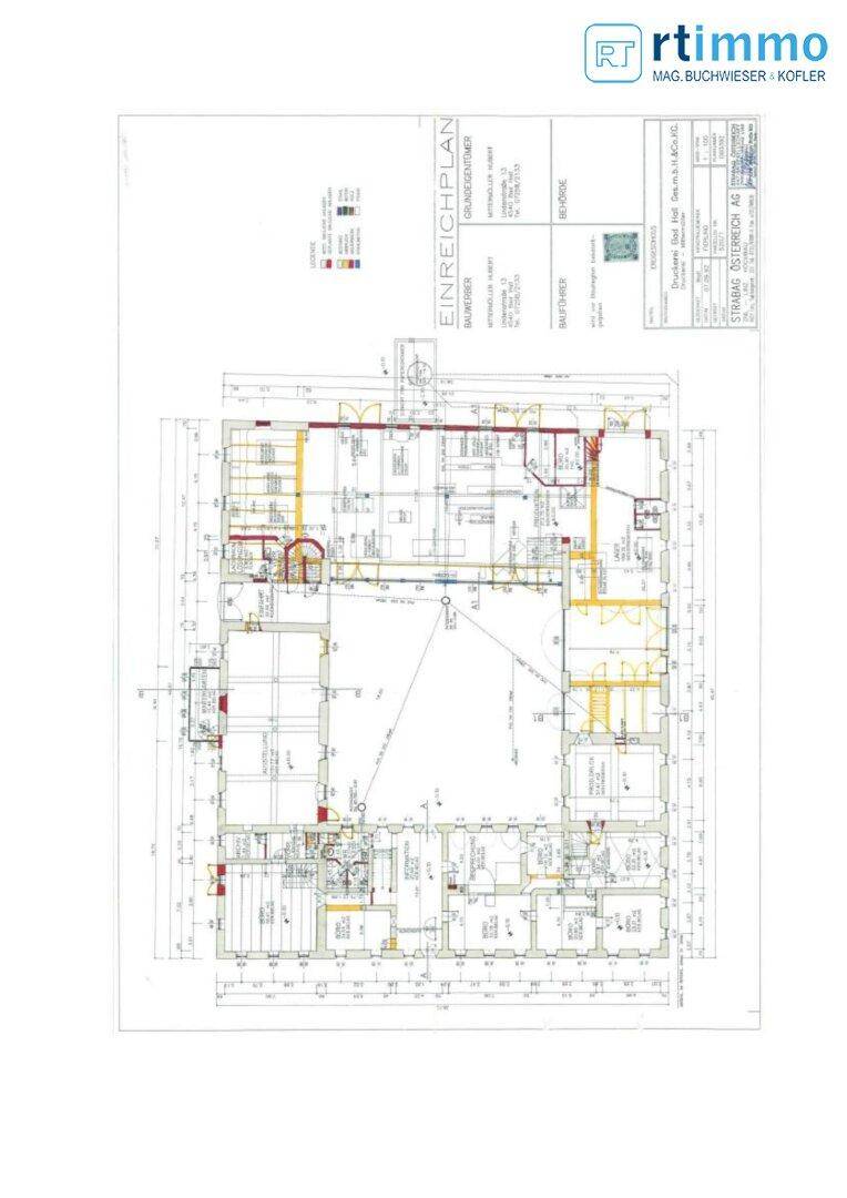 Detaillierter Grundriss des Erdgeschosses mit verschiedenen Räumen und Abmessungen.