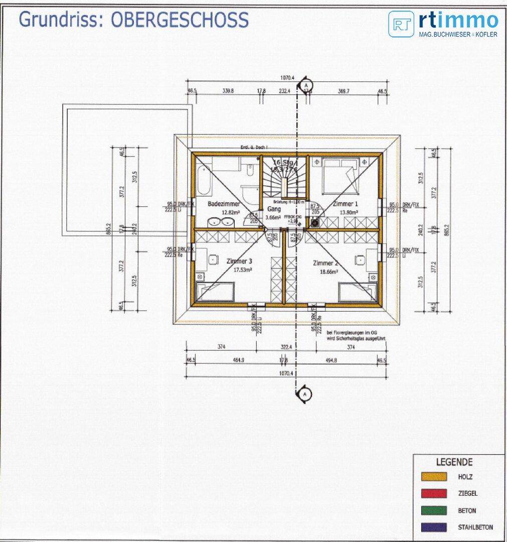 Grundriss des Obergeschosses mit drei Schlafzimmern, Badezimmer und Flur.