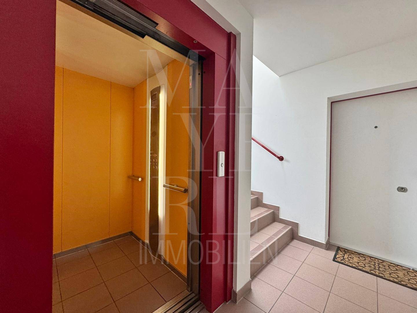 Stiegenhaus/Lift