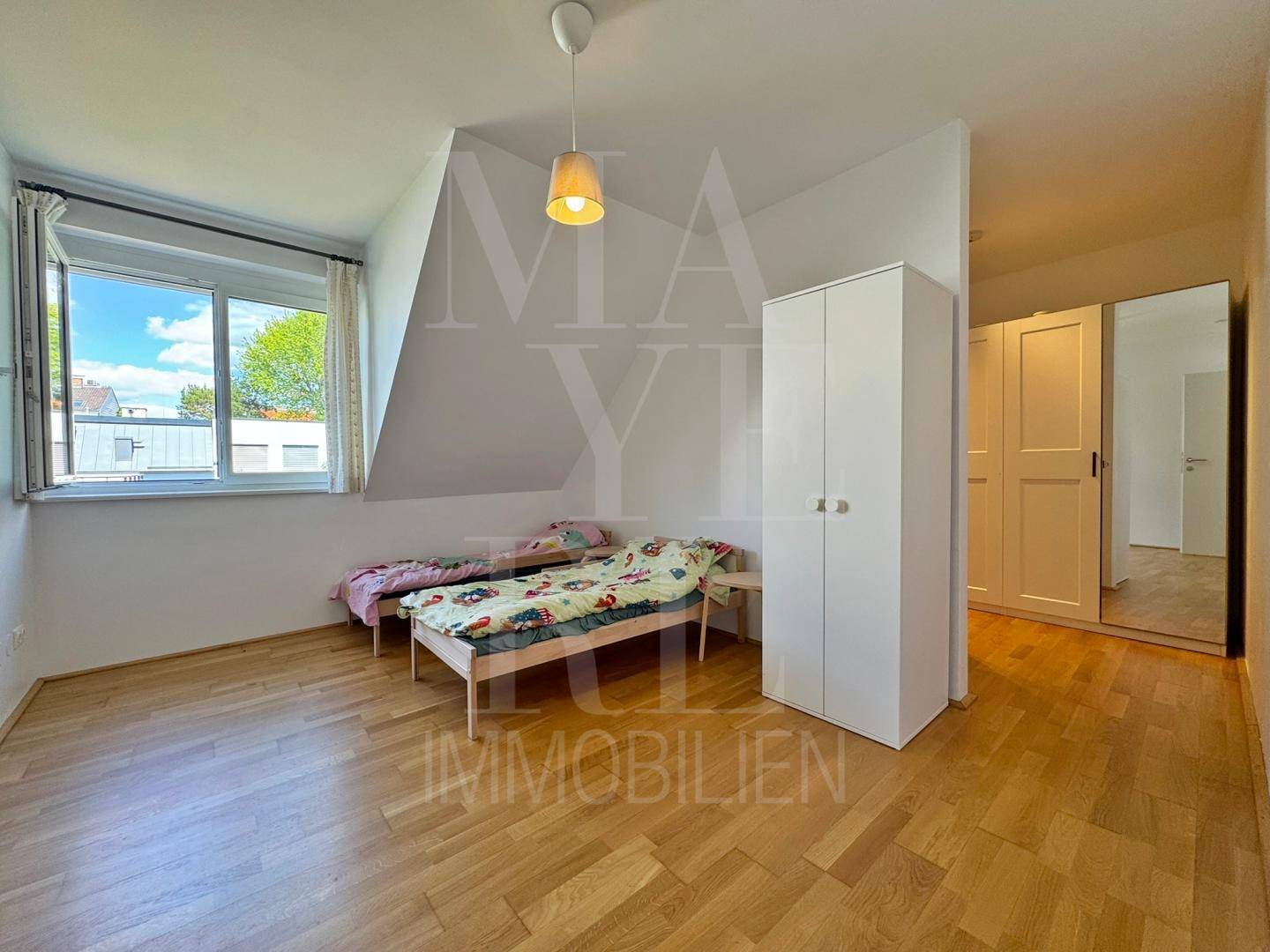 Schlafzimmer 2 + Schrankraum