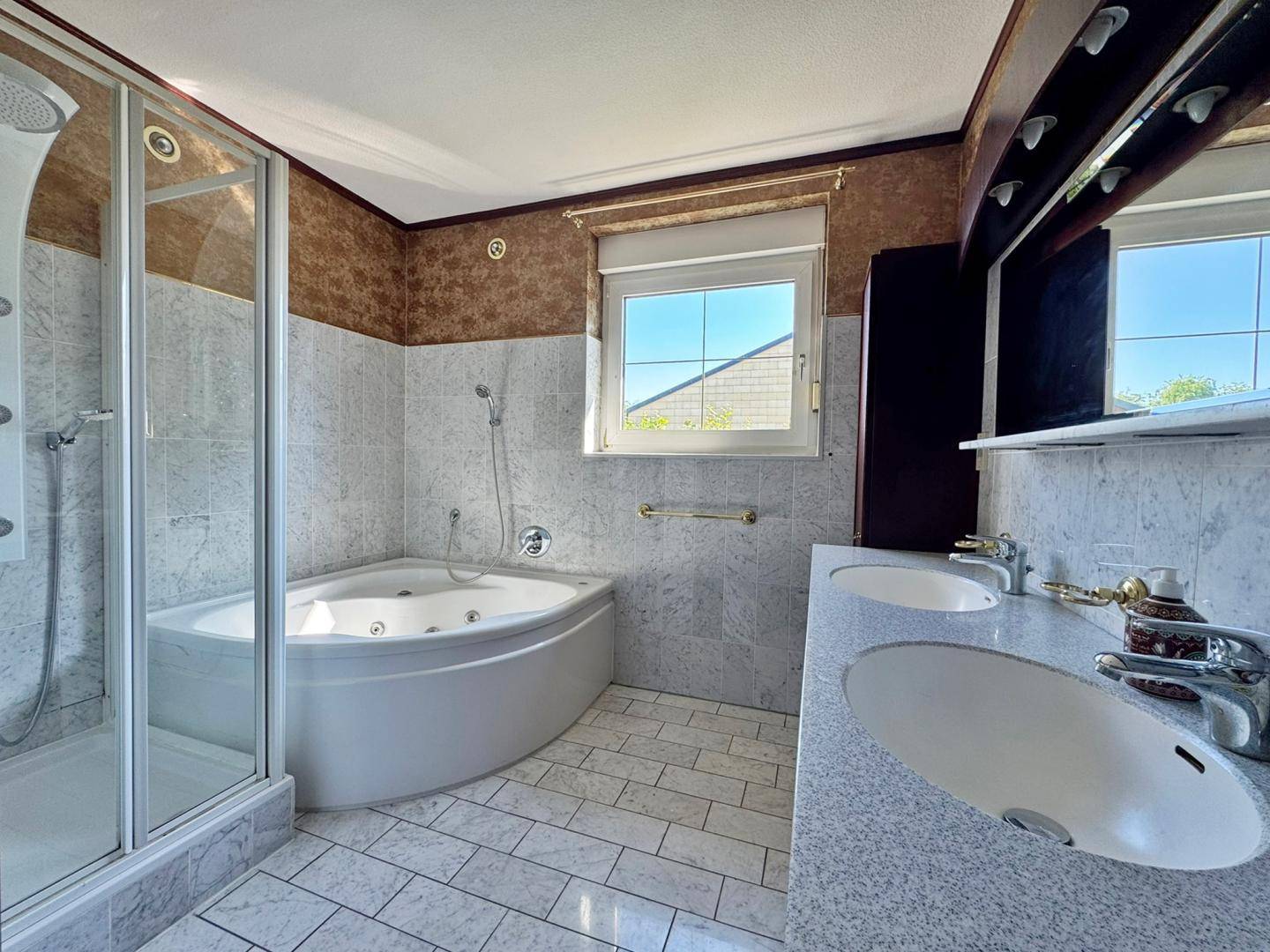 Badezimmer EG