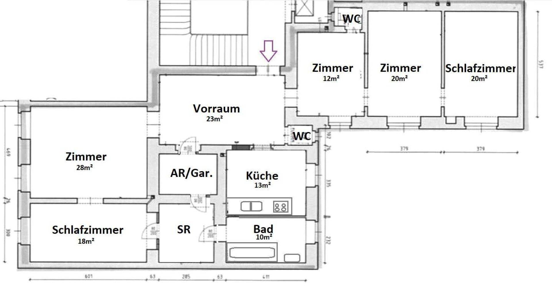 Detaillierter Grundriss mit mehreren Zimmern, Küche, Bad und separaten WCs, inklusive Flächenangaben.