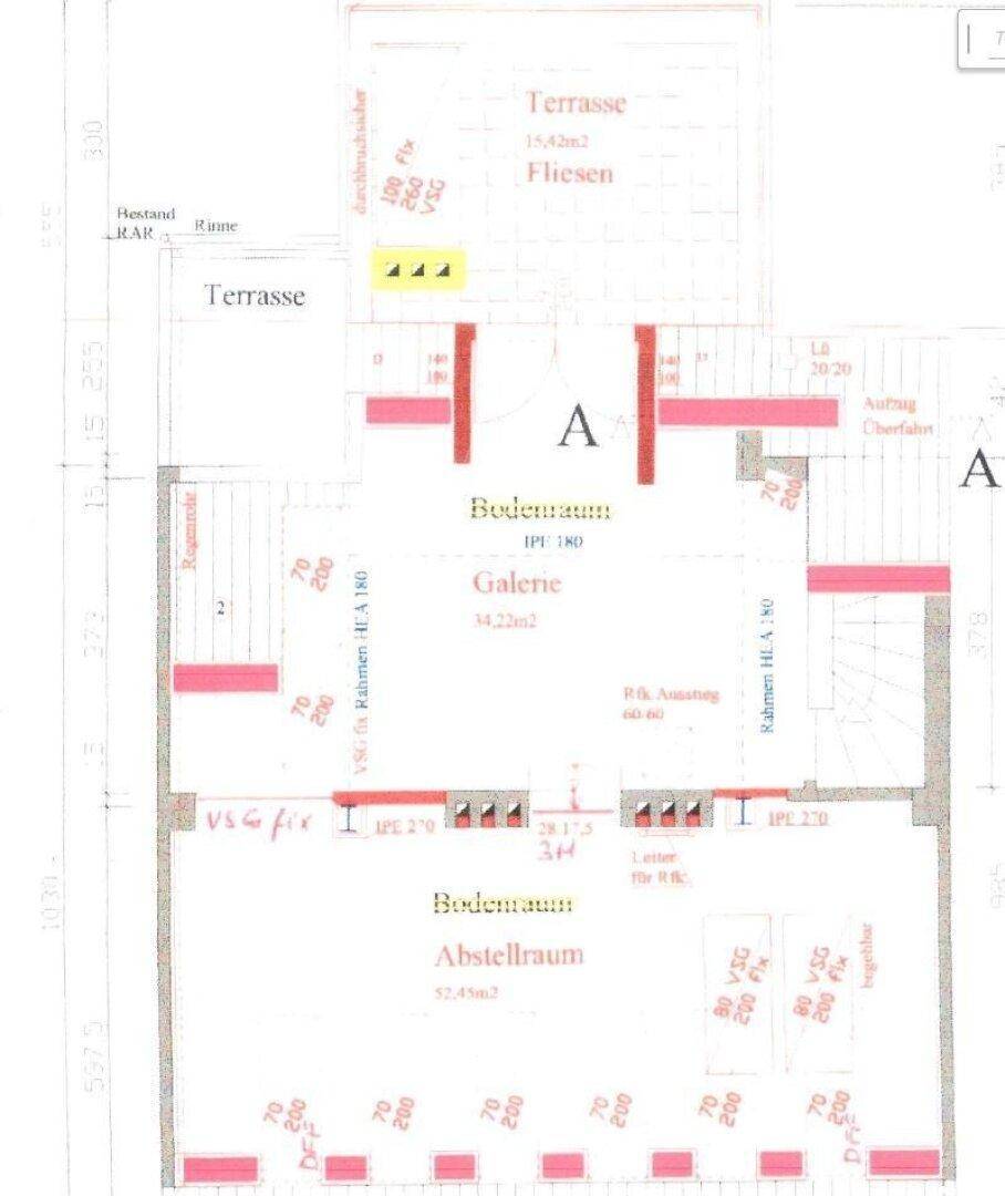 Grundriss des Dachgeschosses mit zwei Terrassen, Galerie und Abstellräumen.