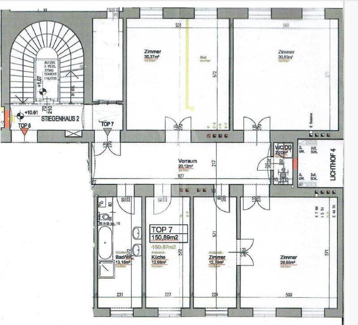 Grundriss der Wohnung Top 7 mit mehreren Zimmern und einer Gesamtfläche von 150,89m².