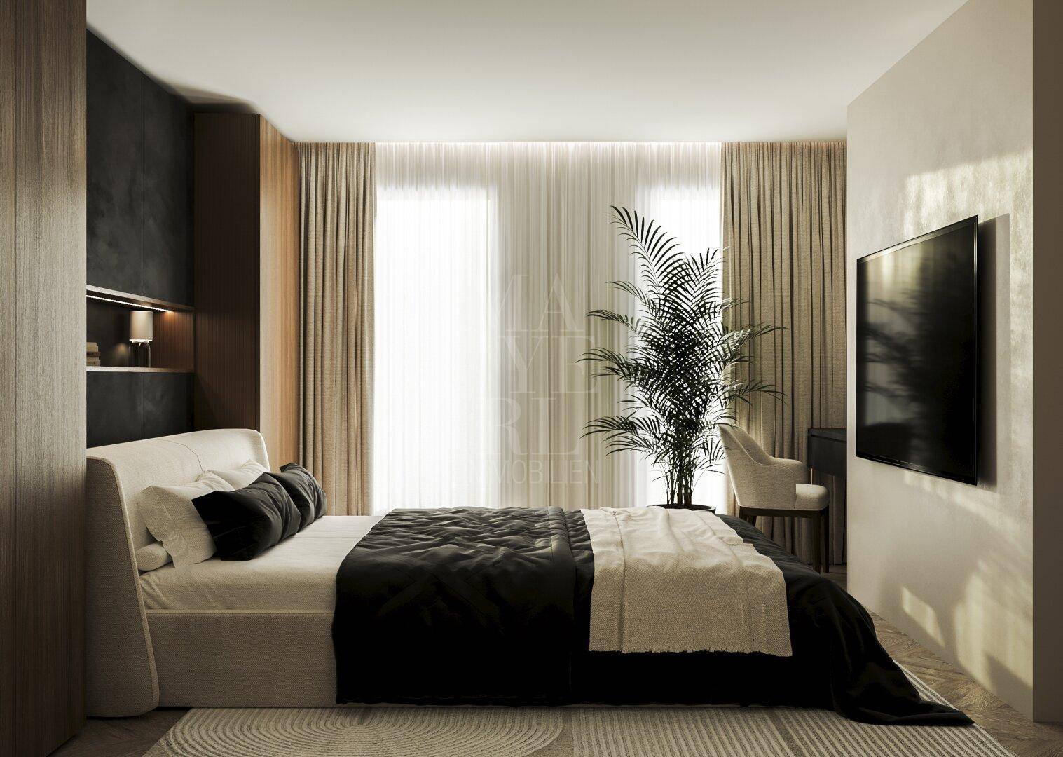 Helles Schlafzimmer mit großem Bett, bodentiefen Vorhängen und einer Zimmerpflanze.