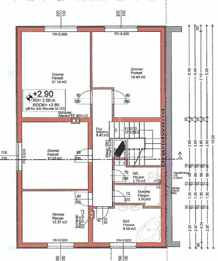 Grundriss des Obergeschosses mit mehreren Schlafzimmern, zwei Bädern und einem separaten WC.
