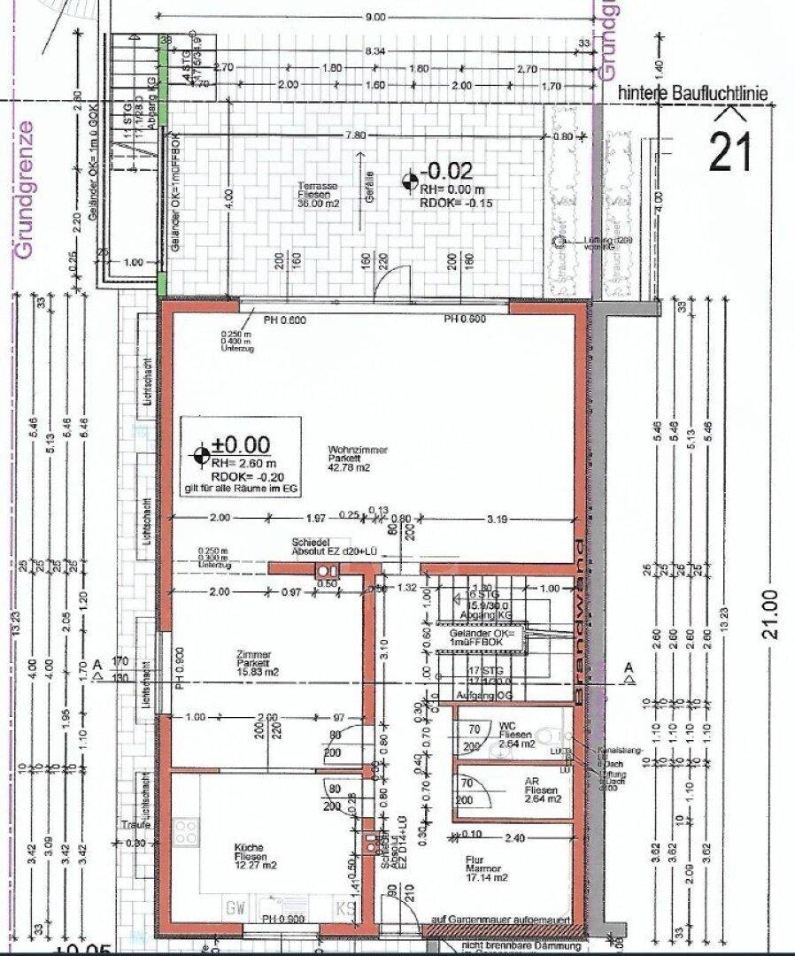 Grundriss des Erdgeschosses mit offenem Wohnbereich, Küche, Gäste-WC und großer Terrasse.
