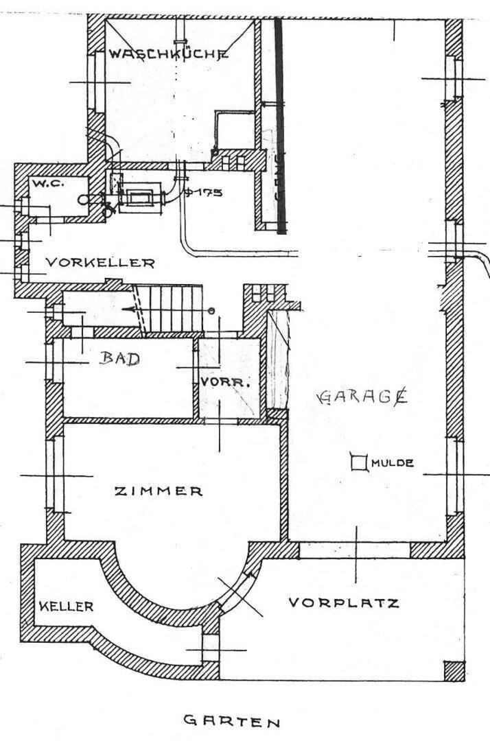 Grundriss des Gartengeschosses mit Waschküche, Garage, Keller und Vorplatz.