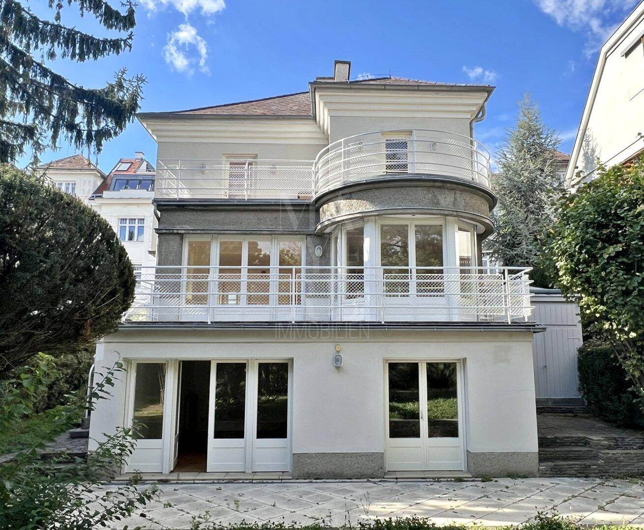 schöne Villa mit Terrassen und 300 m² Garten