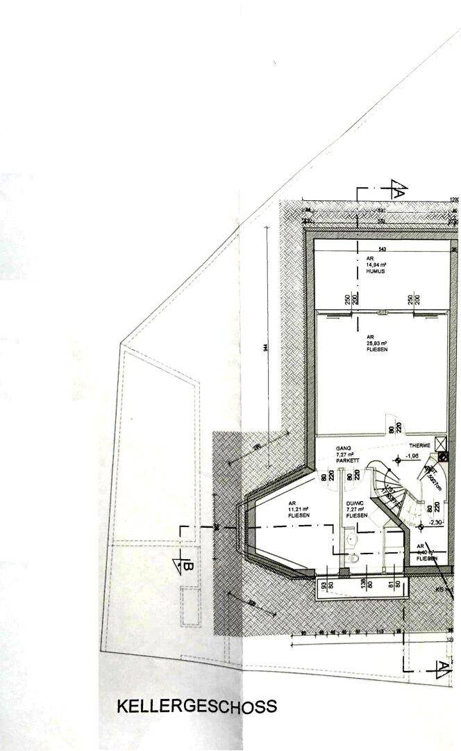 Grundriss des Kellergeschosses mit Abstellräumen und Technikbereich.