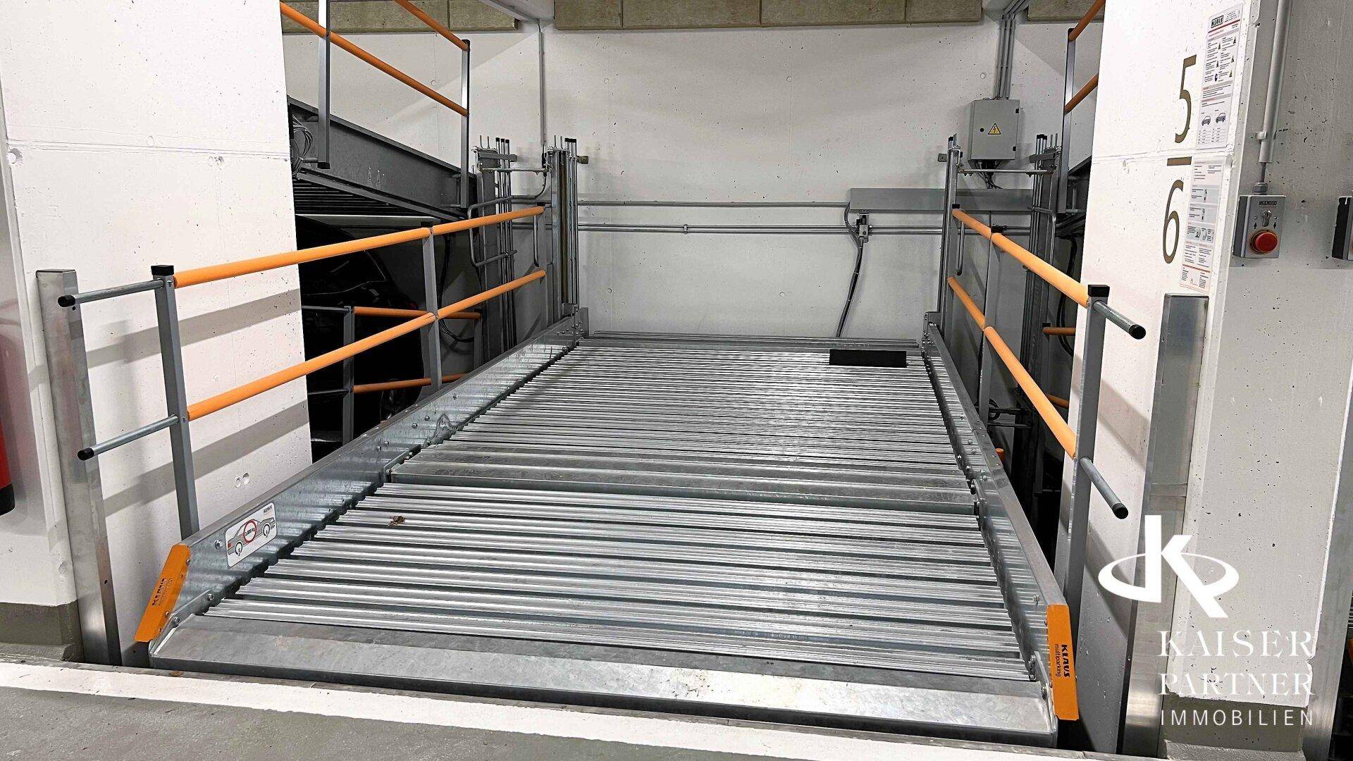 Tiefgaragenstellplatz/Stapelparker