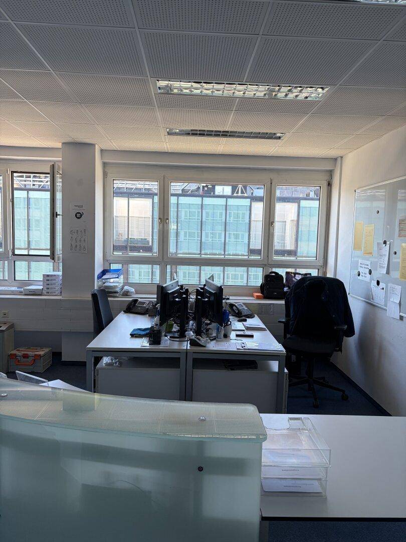 Provisionsfrei, moderne Büro/Praxis in Top-Lage Salzburg 5. Etage mit Aufzug &amp; Tiefgarage zu mieten! – pohled 4