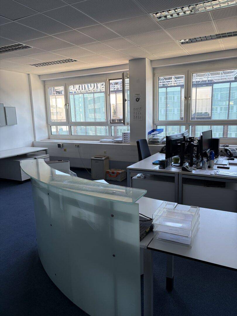 Provisionsfrei, moderne Büro/Praxis in Top-Lage Salzburg 5. Etage mit Aufzug &amp; Tiefgarage zu mieten! – pohled 3