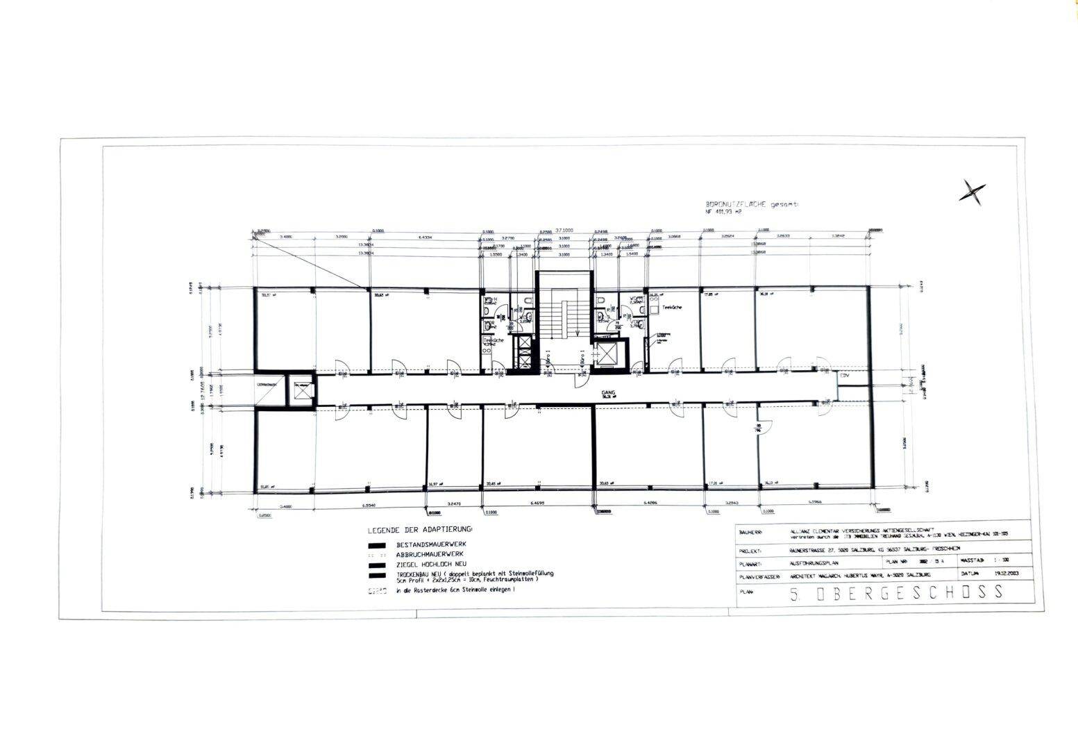Grundriss des 3. Obergeschosses mit mehreren Büroeinheiten und zentralem Treppenhaus, detailliert dargestellt.