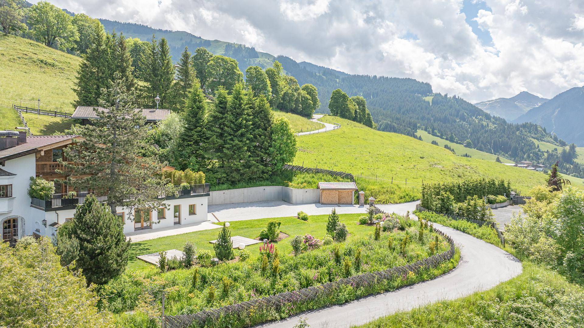 KITZIMMO-Anwesen in Toplage auf der Bichlalm kaufen - Immobilien Kitzbühel.