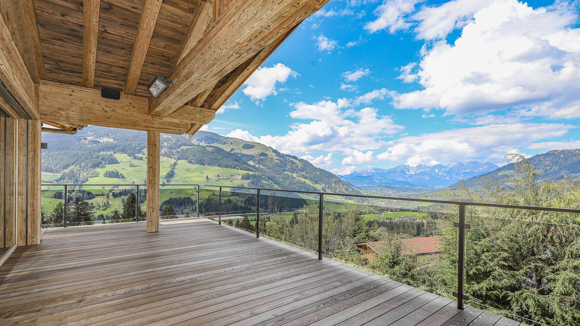 KITZIMMO-Luxusvilla in prominenter Toplage kaufen - Immobilien Aurach bei Kitzbühel.