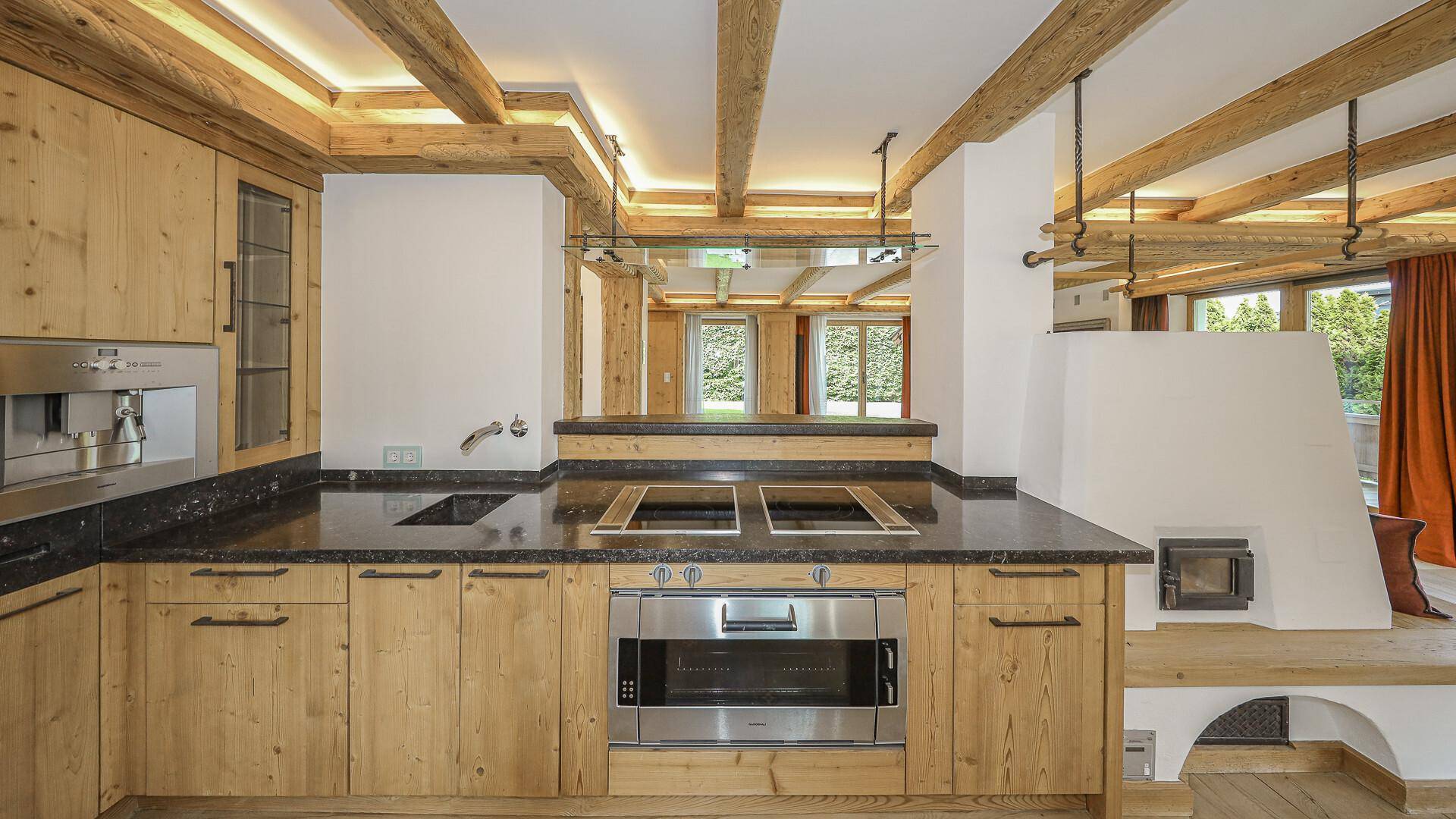 KITZIMMO-Exklusive Luxusvilla mit Freizeitwohnsitz auf der Bichlalm - Immobilien Kitzbühel.
